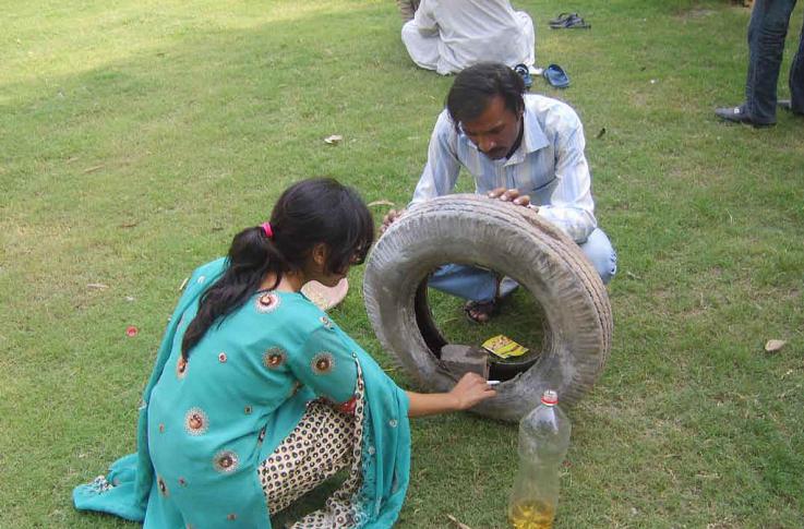 Searching for mosquito breeding grounds in Pakistan Searching for mosquito breeding grounds in Pakistan